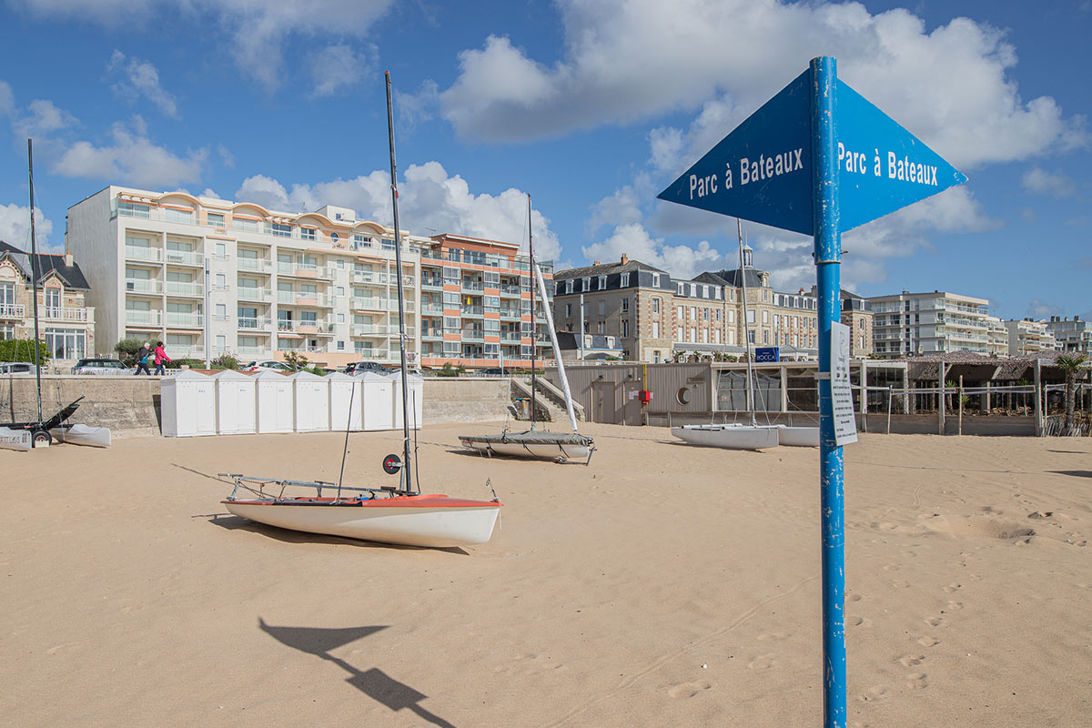 panneau parc à bateaux sur la plage des Libraires