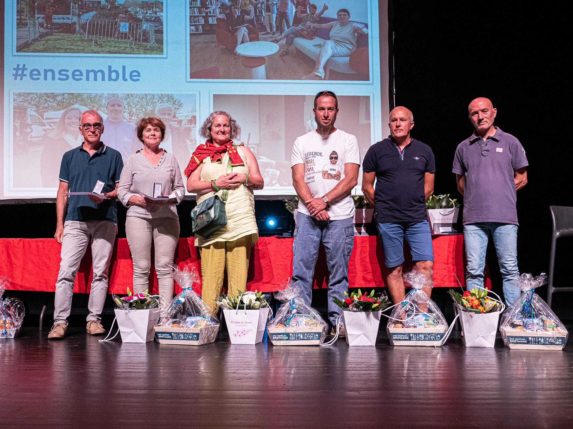 Les médaillés : de gauche à droite, Thierry DENIAUD, Hélène TROCMÉ, Sandrine MARTIN, Denis SURREAU, Patrice LE PAJOLEC et Pascal BIENVENU 