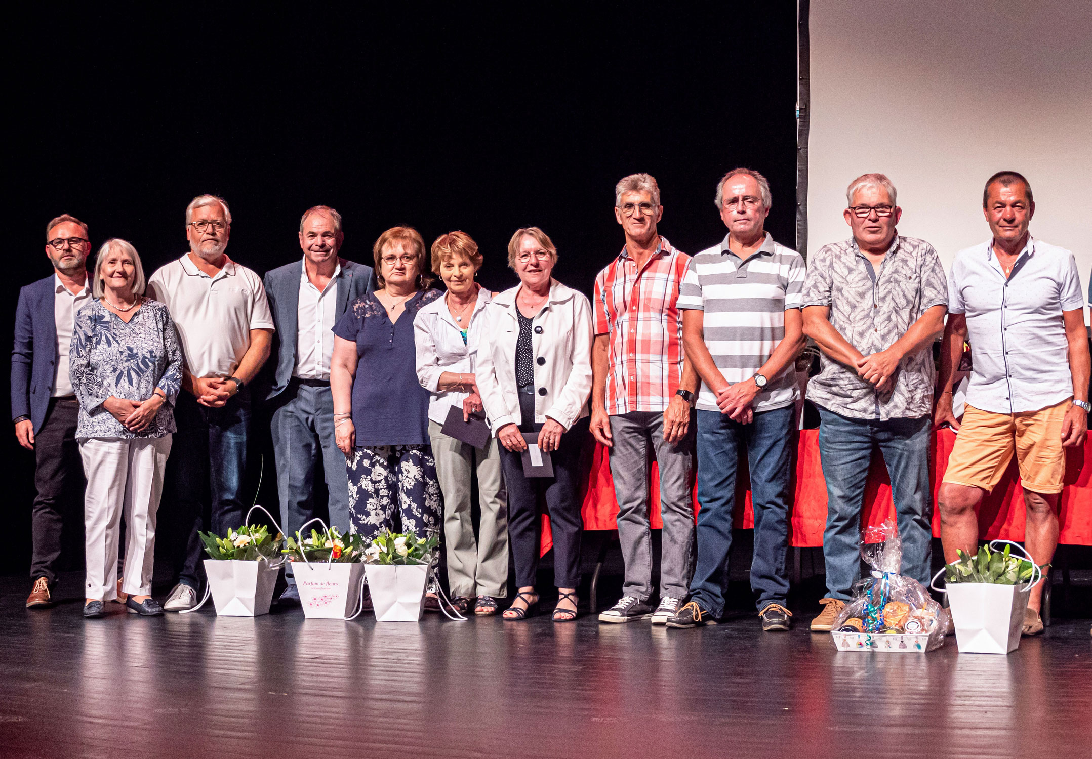 Les retraitÃ©s : Ã  la gauche de M. le Maire, Marie-Line PICHON, Denise HOUGUET, Catherine MORICEAU, Christian FRADET, Alain LE CADRE, Philippe BOCQUEL et Pascal BERNARD