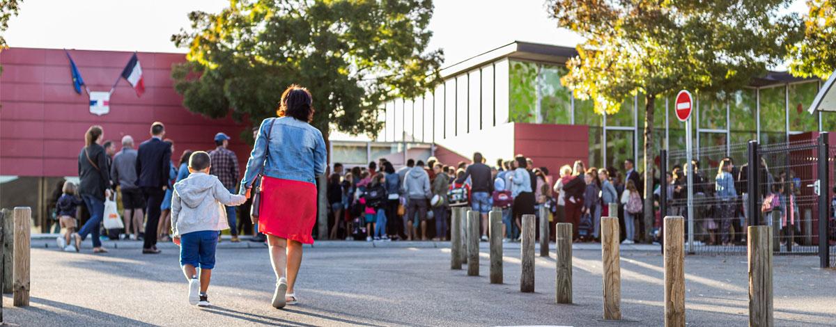 Rentrée scolaire : des effectifs en légère hausse et un retour à la semaine de 4 jours !