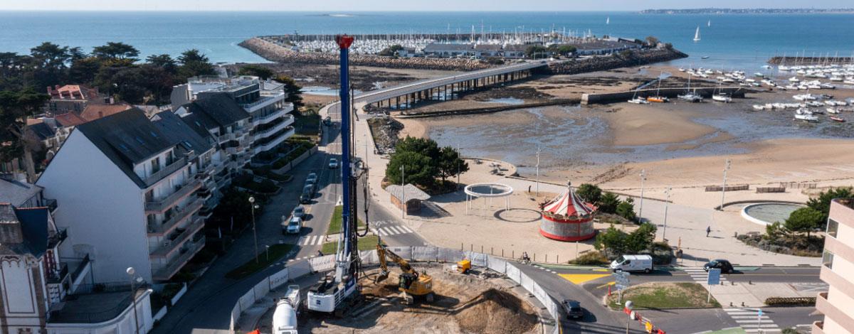 Un grand échassier dans le ciel de Pornichet