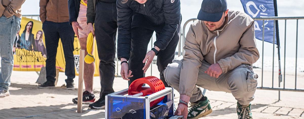 concours de robots sur la plage