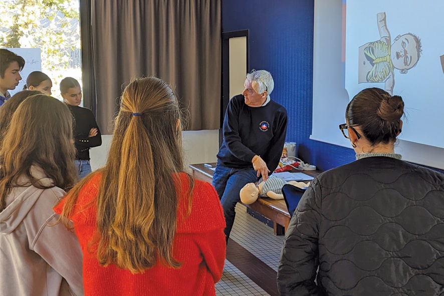 Baby-sitting & premiers secours : une formation complète